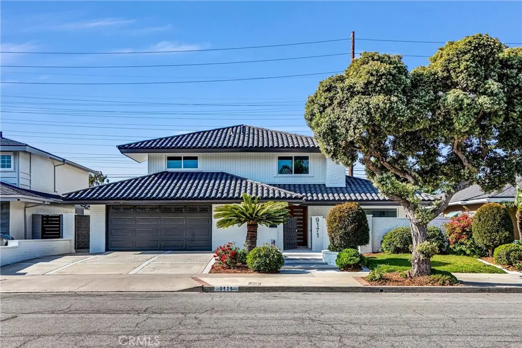Huntington Beach, CA 92646 | 4 beds| 4.5 baths| $1,899,000